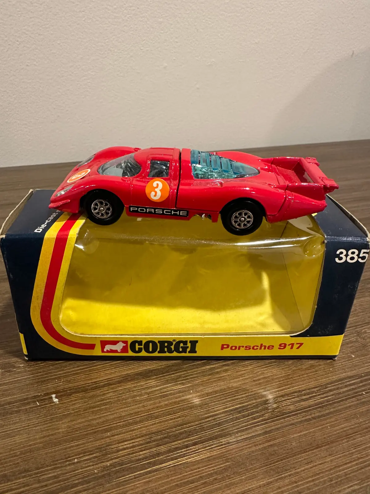 Corgi Toys 385 Porsche 917 With Original Box 1
