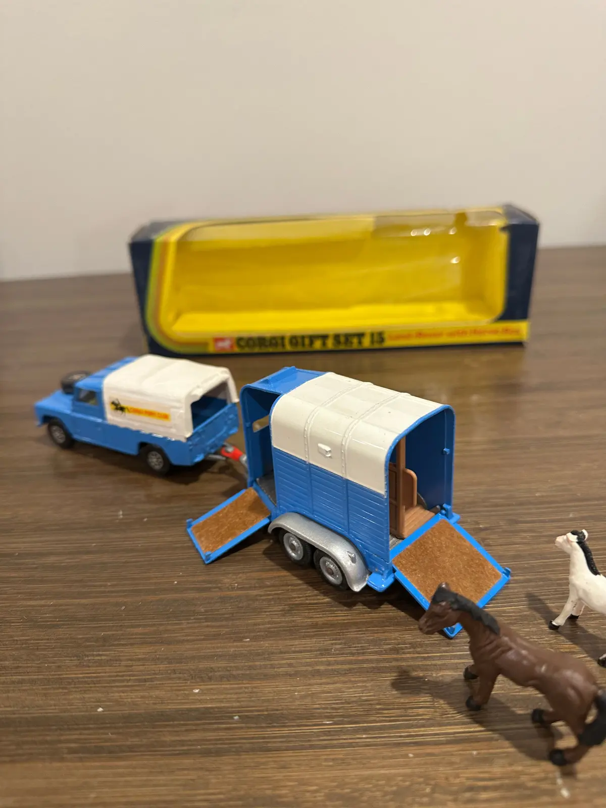 Corgi Toys Gift Set 15 Land Rover With Horse Box With Original Box 1