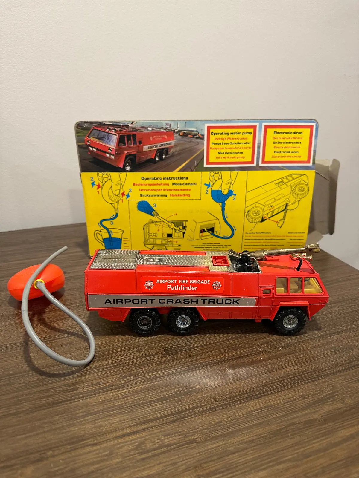 Corgi Major 1103 Airport Crash Truck With Original Box 2