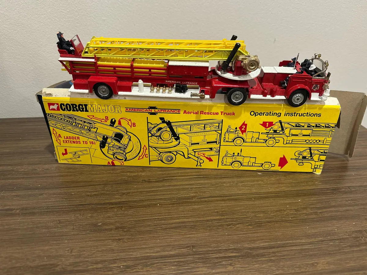 Corgi Major 1143 American Lafrance Rescue Truck With Original Box 2