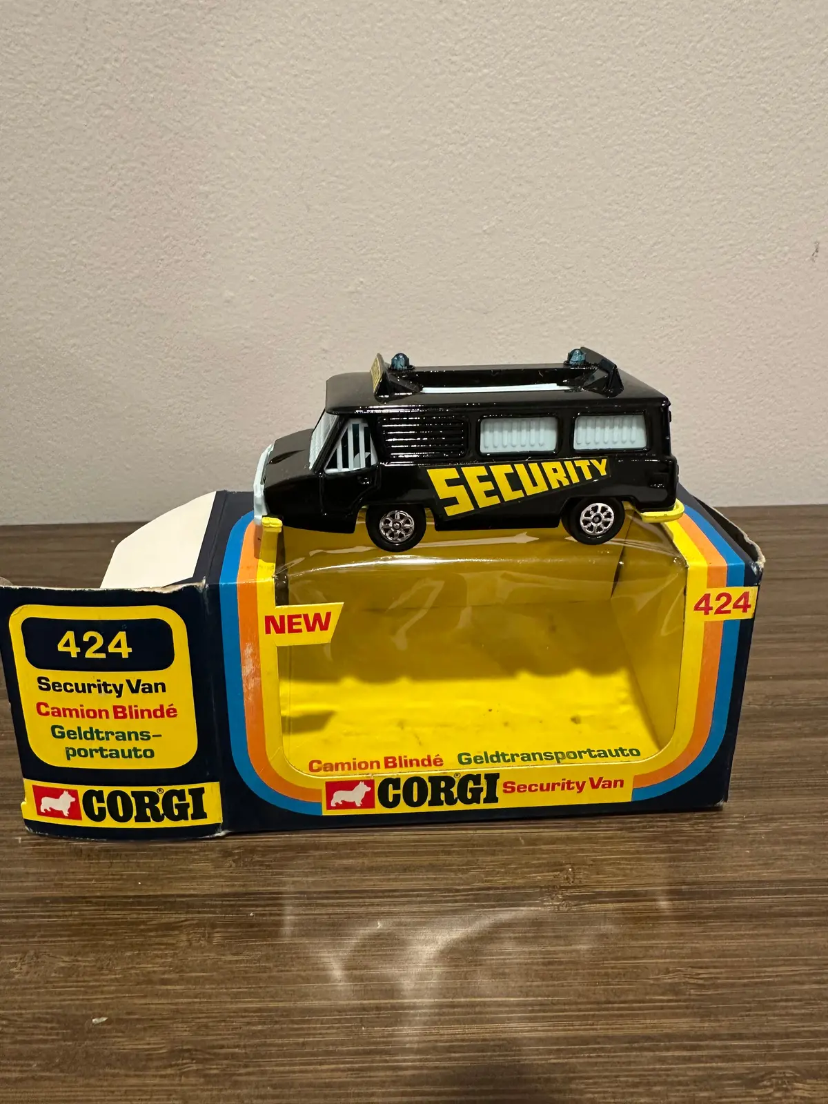 Corgi 424 Security Van With Original Box 1