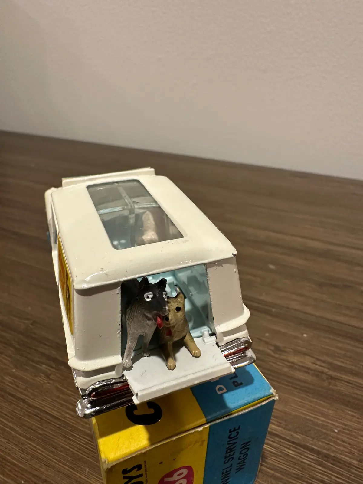 Corgi Toys 486 Chevrolet Kennel Service Wagon With Original Box 2