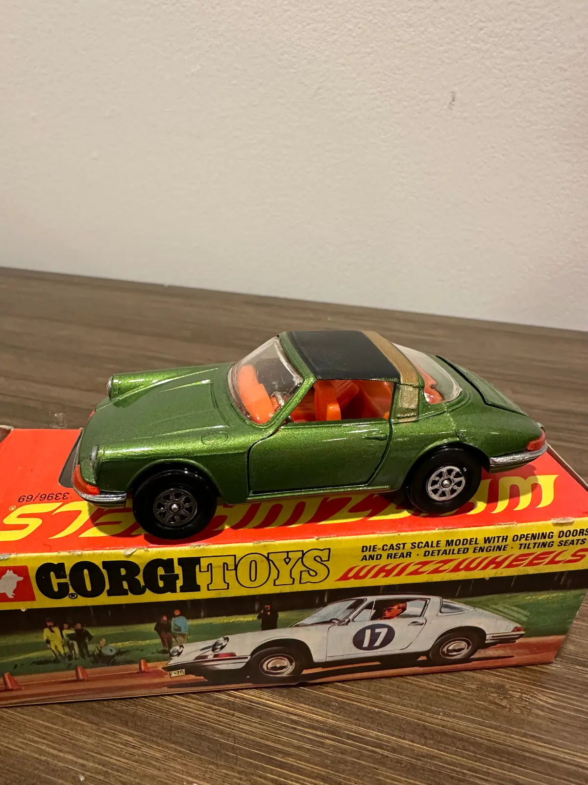 Corgi Toys 382 Porsche Targa 911S With Original Box 2