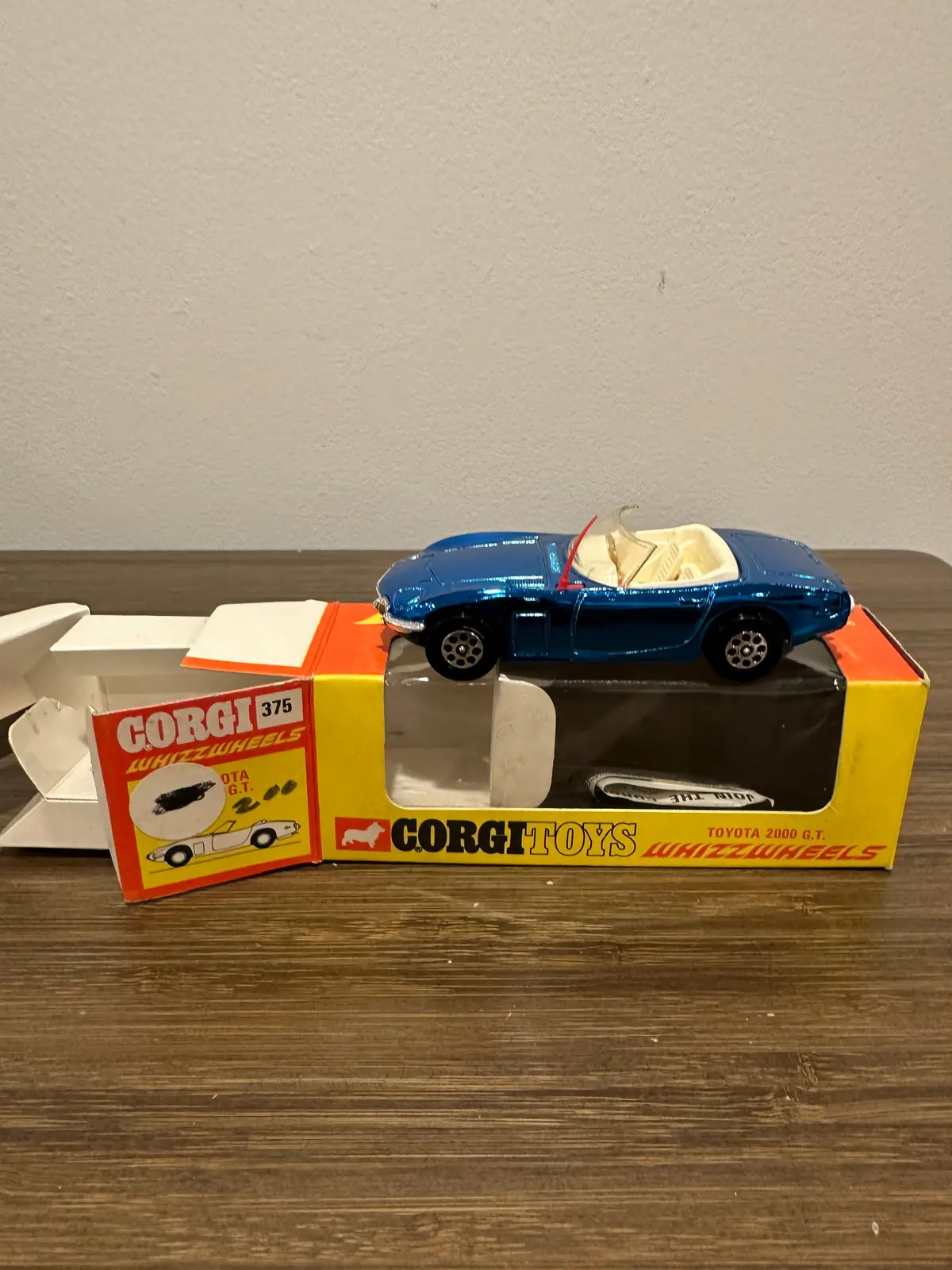 Corgi Toys 375 Toyota 2000Gt With Original Box 1