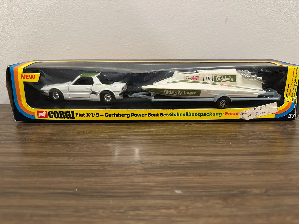 Corgi Gift Set 37 Fiat Xi/9 + Power Boat With Original Box 1