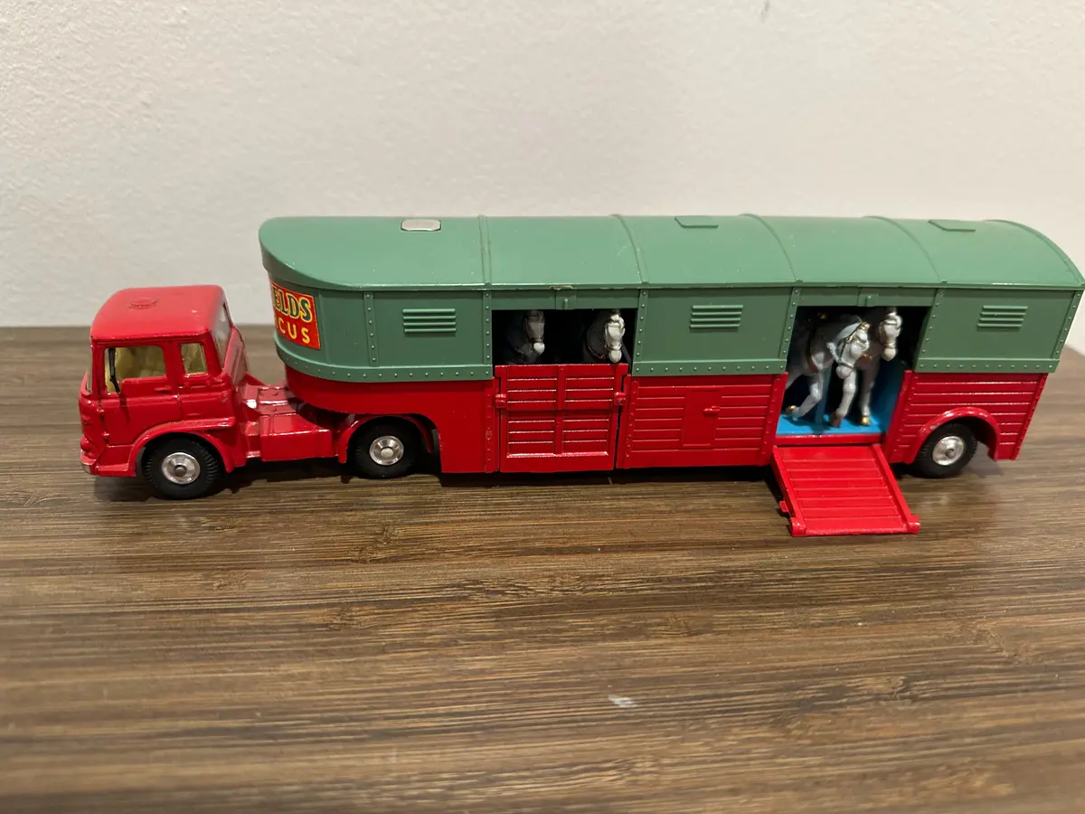 Corgi Major 1130 Chipperfields Circus Horse Transporter 1
