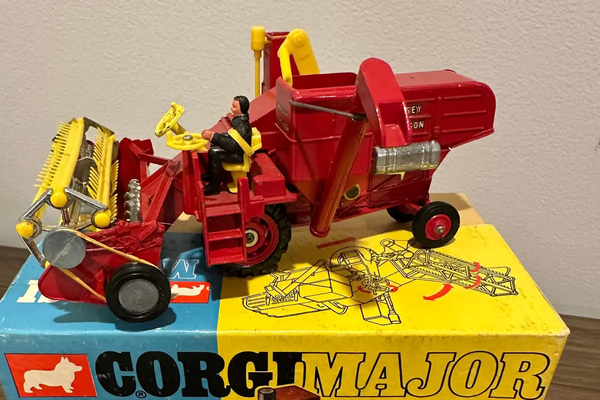 Corgi Major 1111 Massey Ferguson Combine Harvester In Original Box 1