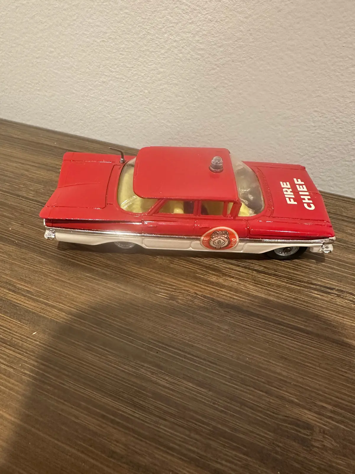 Corgi Toys 482 Chevrolet Impala Fire Chief 2