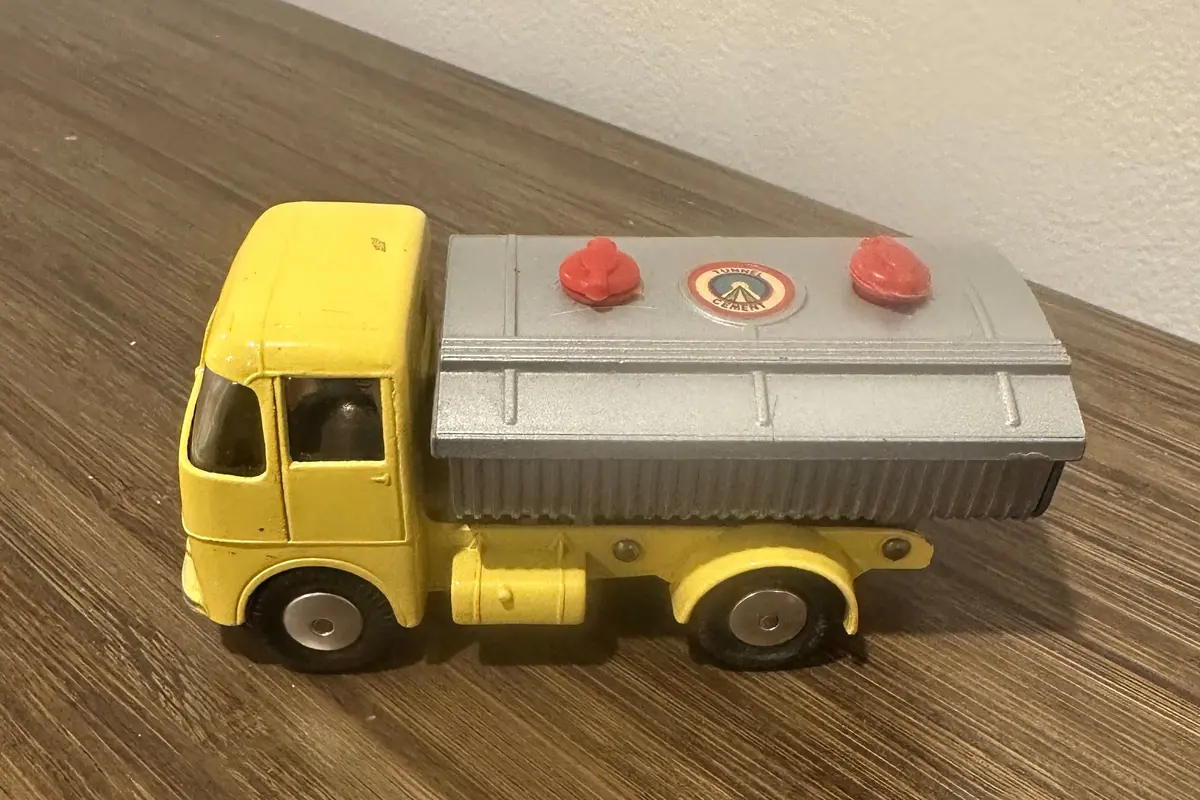 Corgi Toys 460 Erf Cement Tipper 1