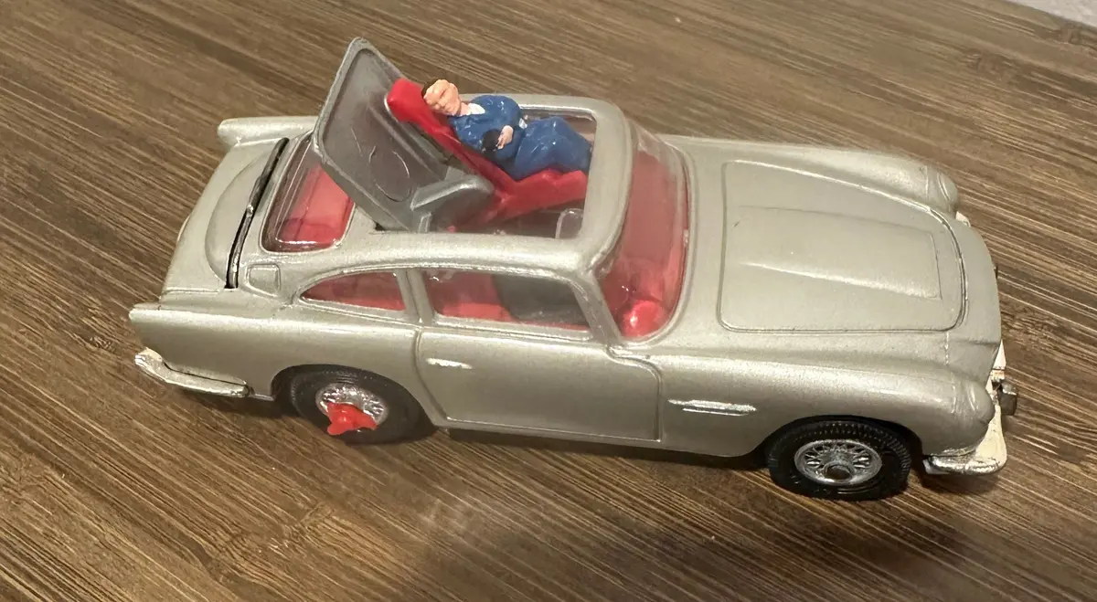 Corgi Toys 270 James Bond Aston Martin 1