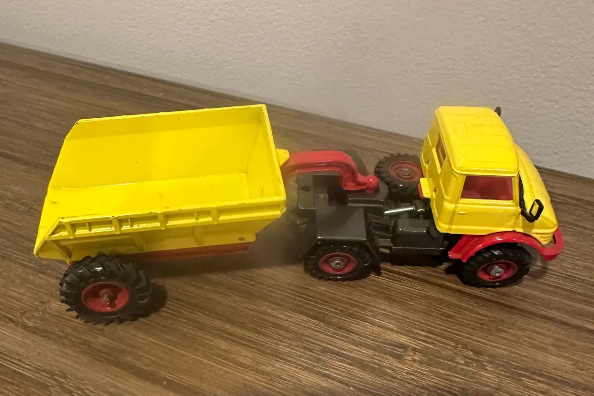 Corgi Major 1145 Unimog Gooseneck Dumper 1
