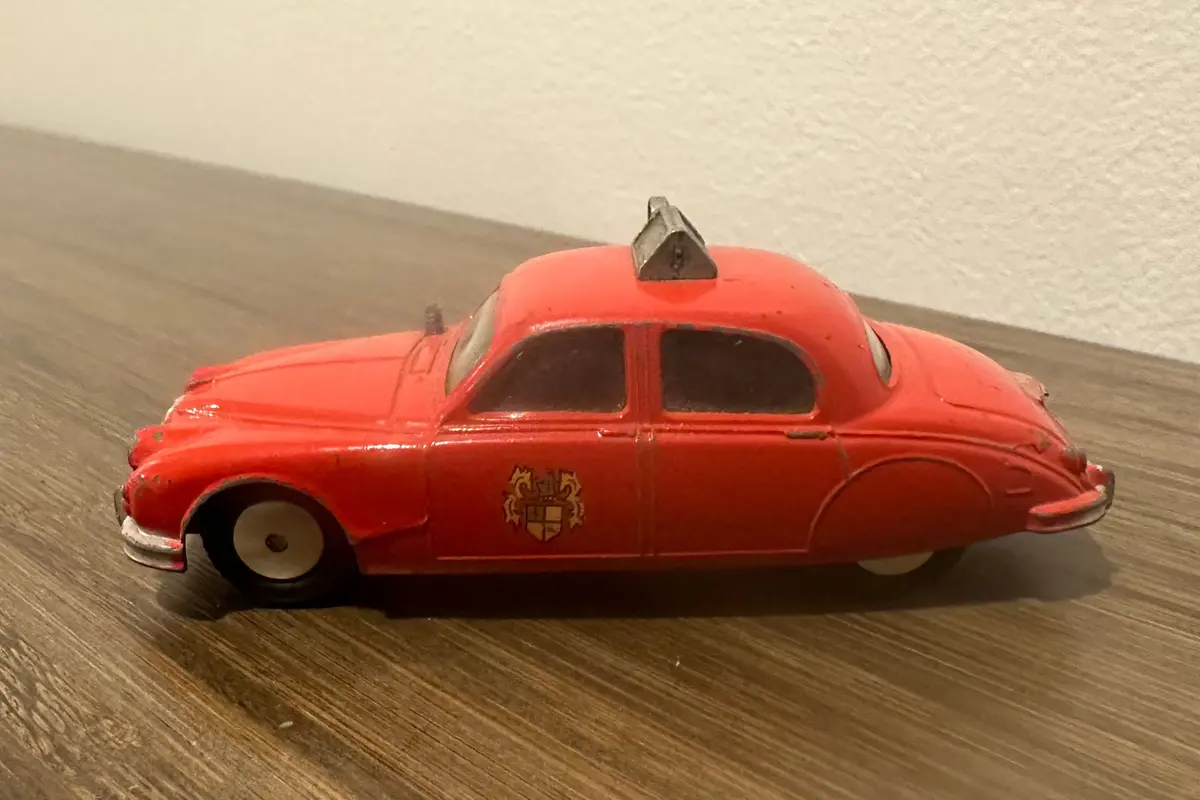 Corgi Toys 213 Jaguar 2.4 Fire Manager 1