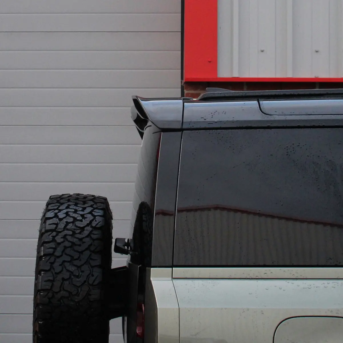 Carbon Fibre Rear Spoiler For Land Rover Defender (2020+) 2