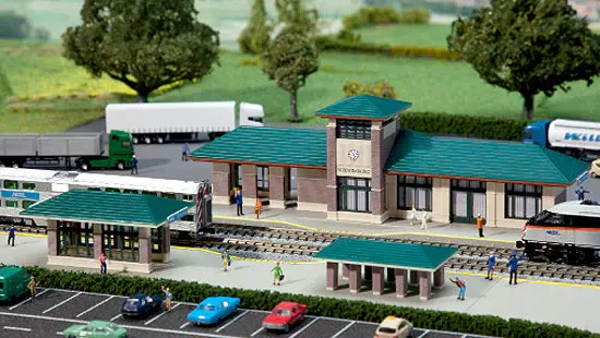 Kato (Faller) 31-650 N North American Suburban Station (Kit) 1