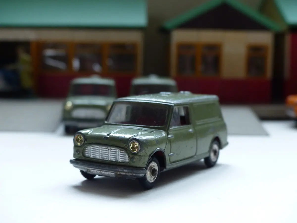 450 Austin Minivan With Silver Grille 1