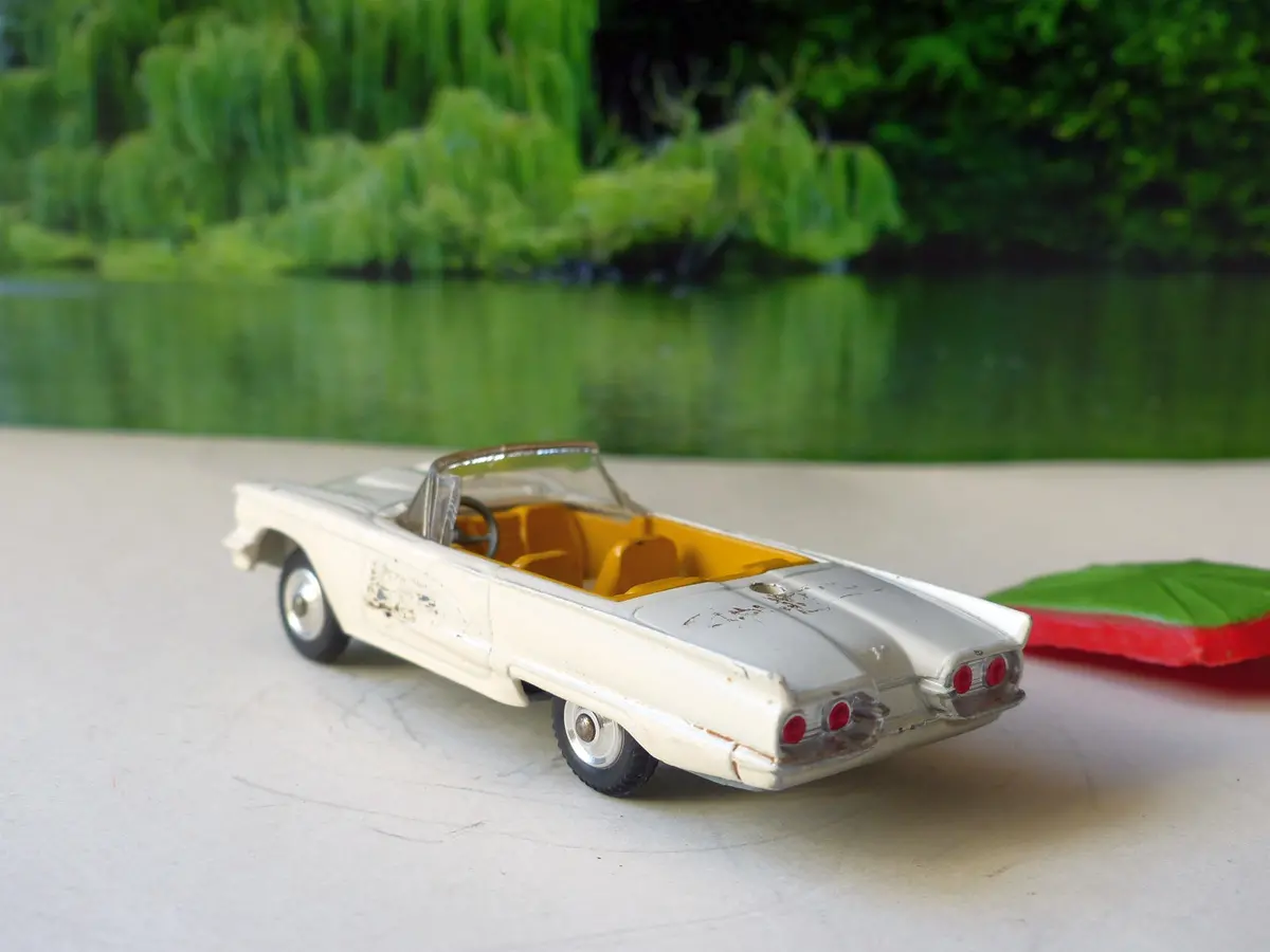 430 Ford Thunderbird Bermuda Taxi 1