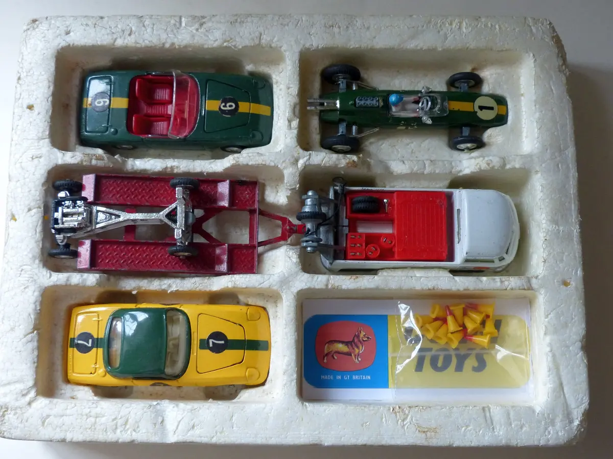 Gs37 Lotus Racing Set (Poor Box But Complete) 1