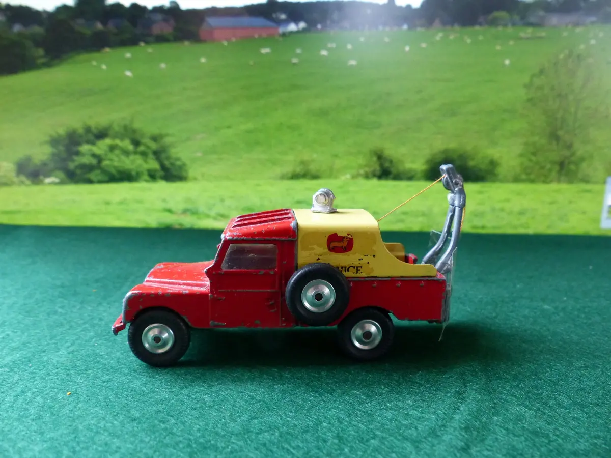 417 Land Rover Breakdown Truck With Shaped Wheels (2) 1