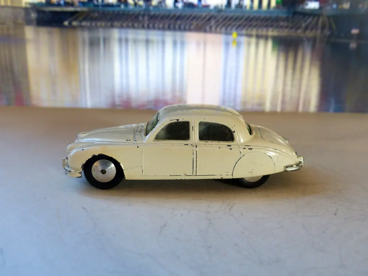 208 Jaguar 2.4 Litre With Original Box 1