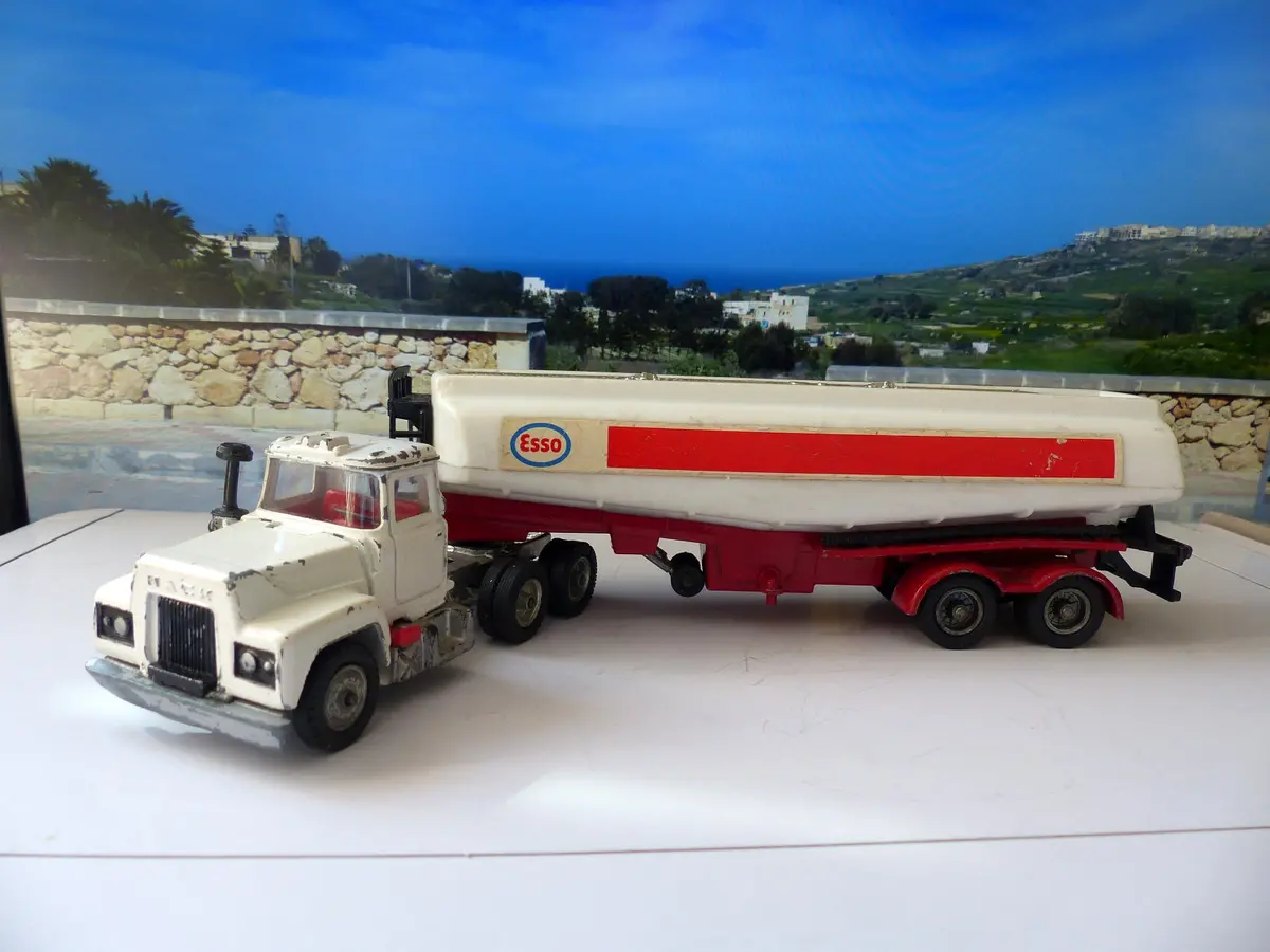 1152 Mack Truck With Esso Tanker 1