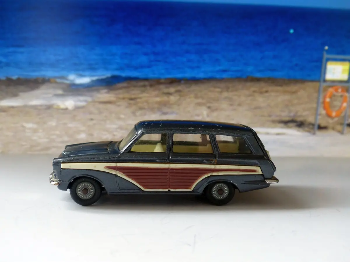 491 Ford Cortina Estate In Grey With Cast Wheels 1