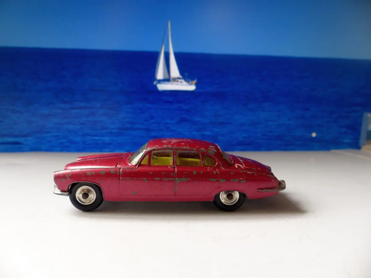 238 Jaguar Mk X In Cerise 1