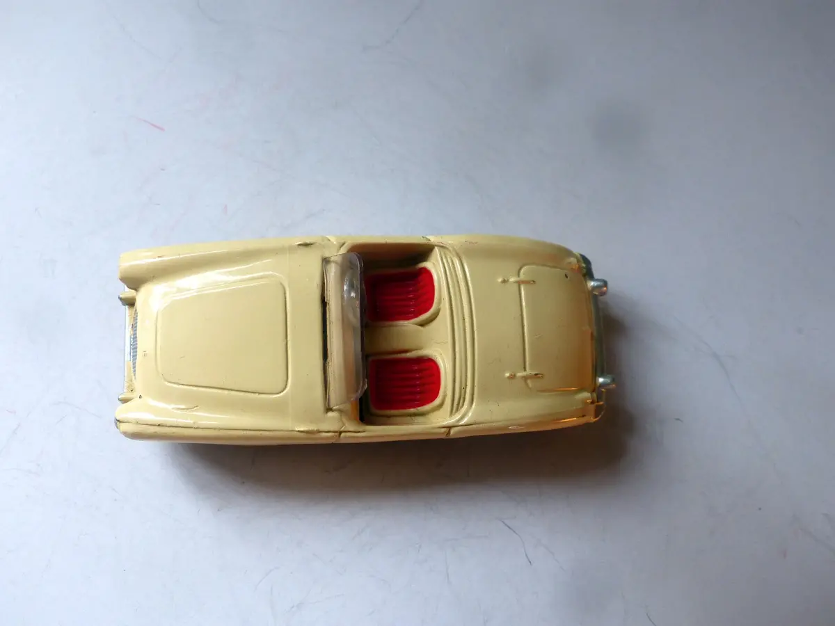 300 Austin Healey In Cream With Shaped Wheels 2