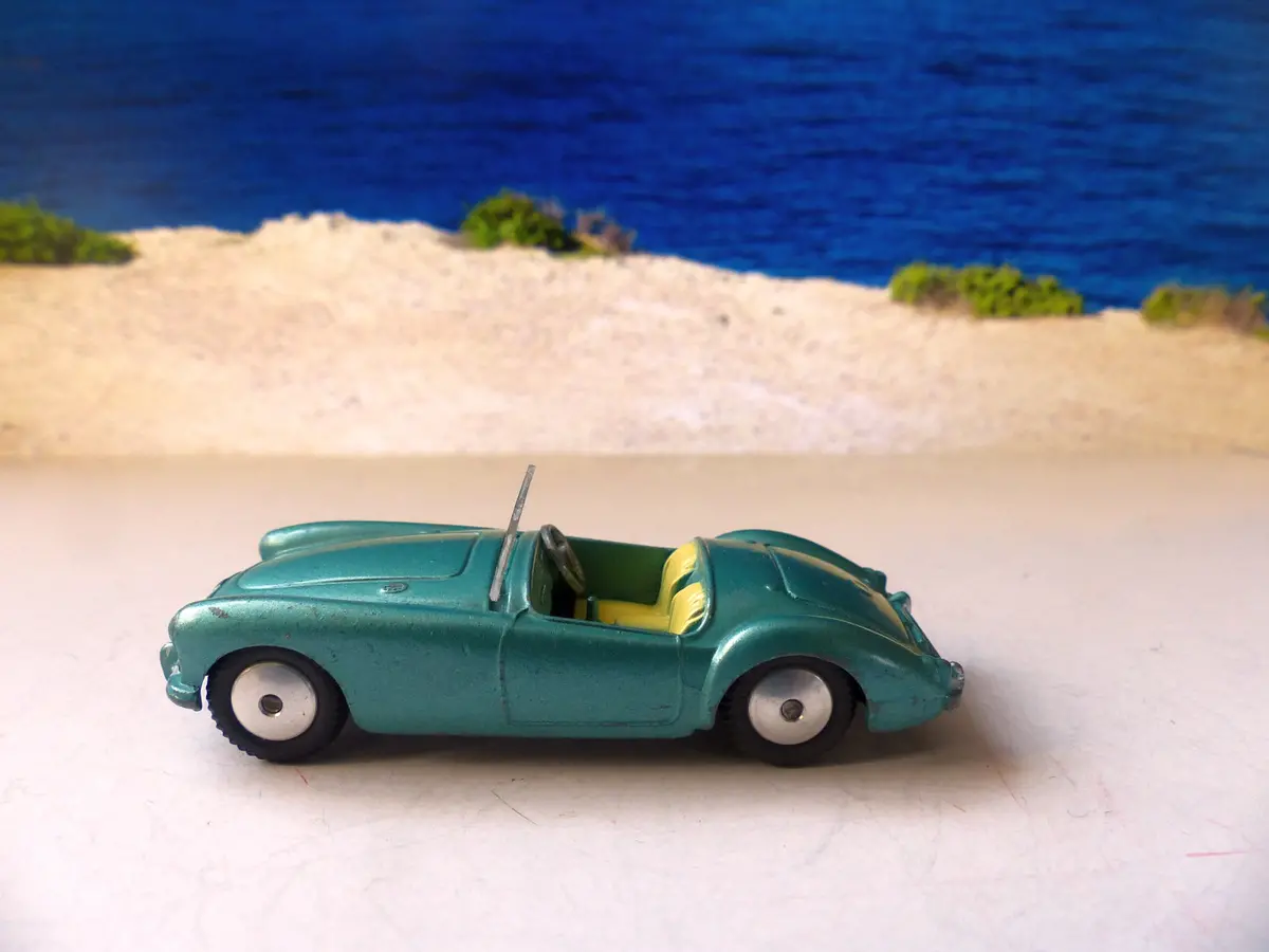 302 Mga In Pale Metallic Green With Yellow Seats 1