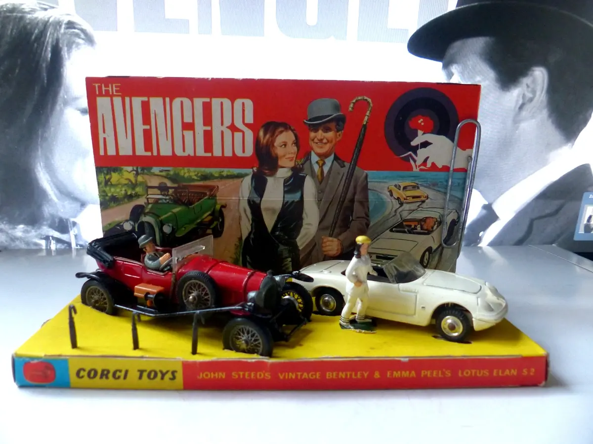 Gift Set 40 The Avengers With Original Box 1
