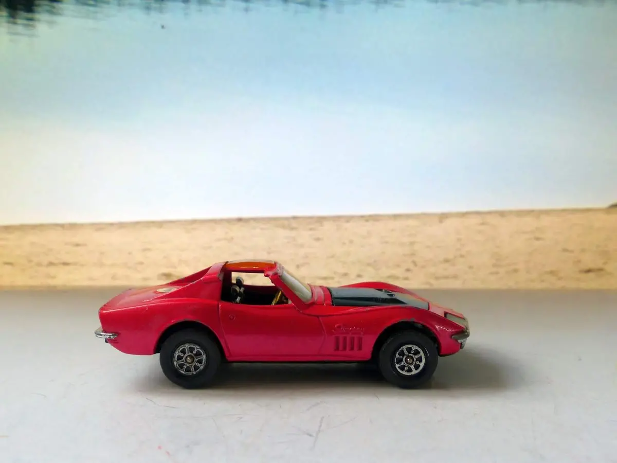 387 Chevrolet Corvette Stingray In Pink (Plain Covers) 1