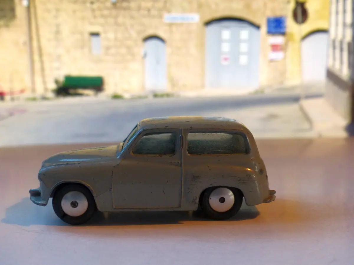206M Hillman Husky In Grey 1