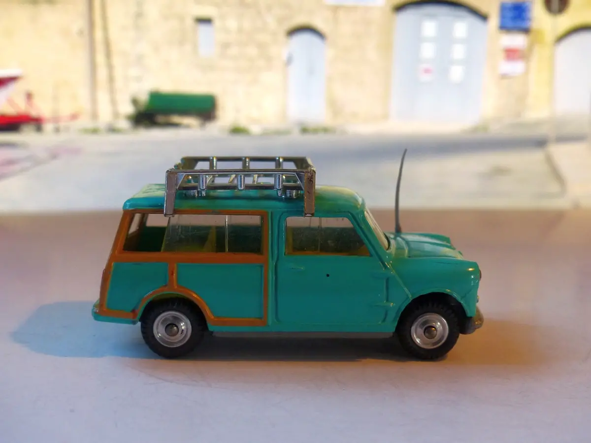 485 Austin Mini Countryman With Shaped Wheels 1