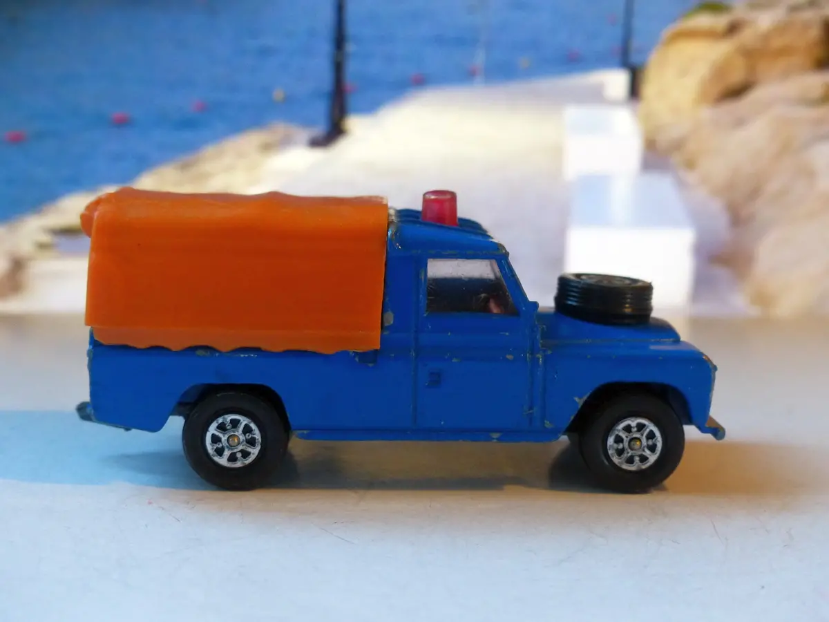 Gift Set 19 Land Rover Flying Club Edition *With Red Seats* 1
