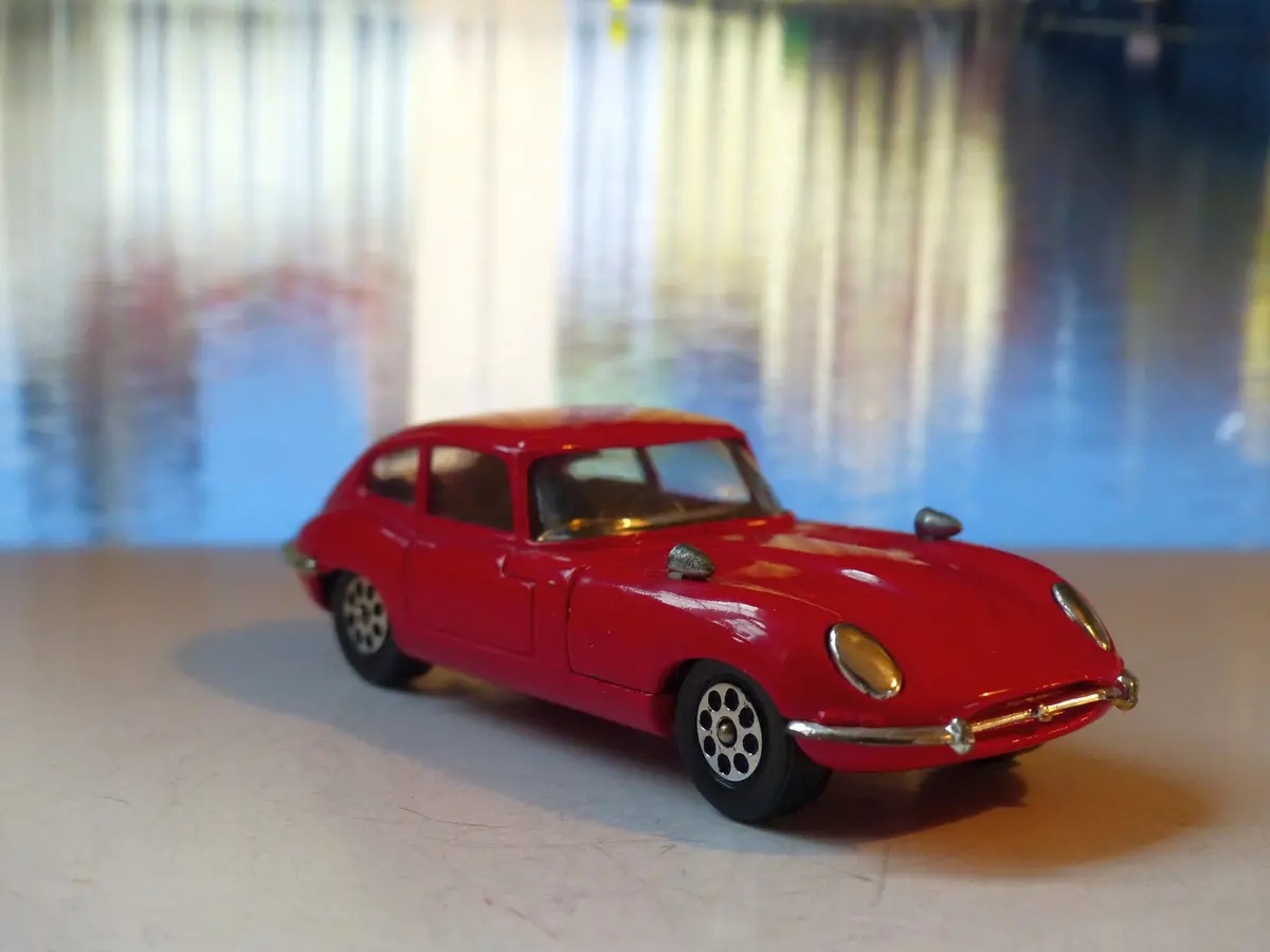 374 Jaguar E Type 4.2 In Red 1
