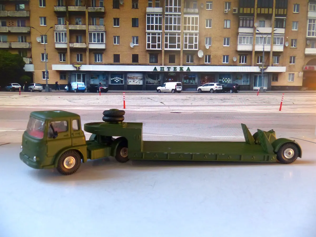1135 Bedford Us Army Machinery Carrier 1