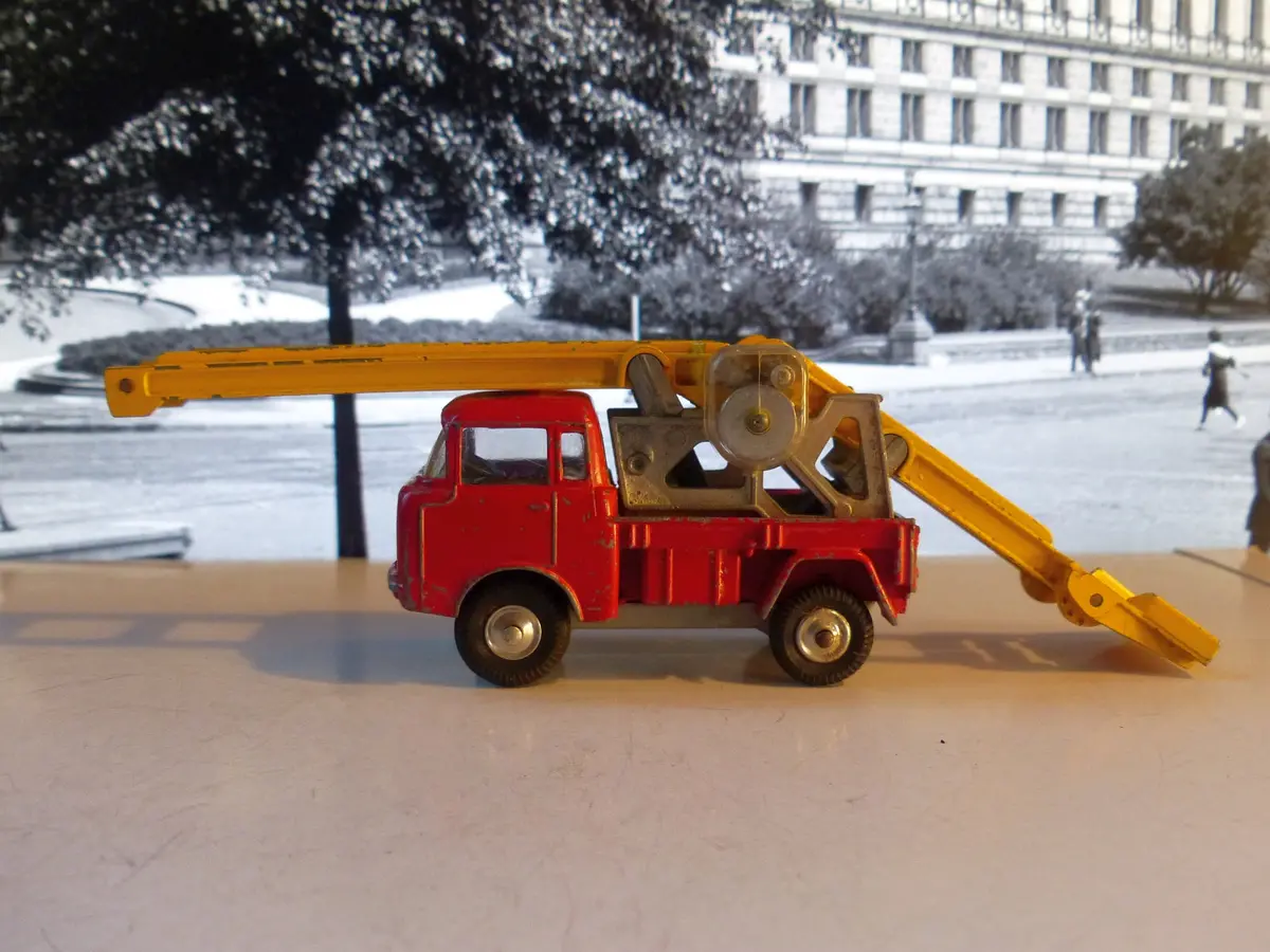 64 Or Gift Set 64 Jeep Fc-150 With Conveyor Unit 1