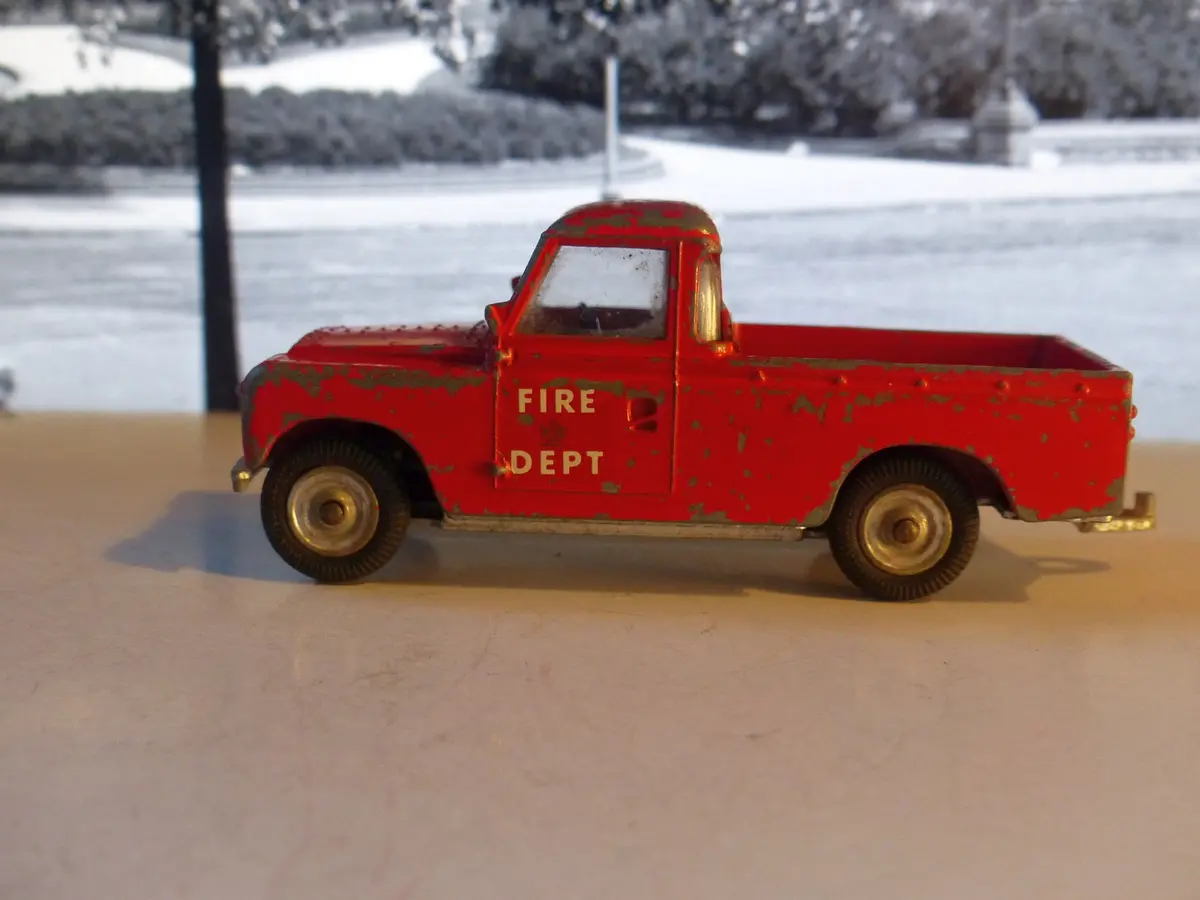 Spot-On 316 Land Rover Fire Dept 1