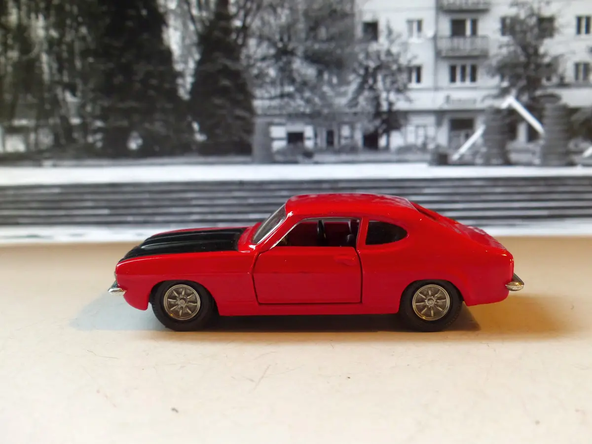 311 Ford Capri 3 Litre In Red And Black 1