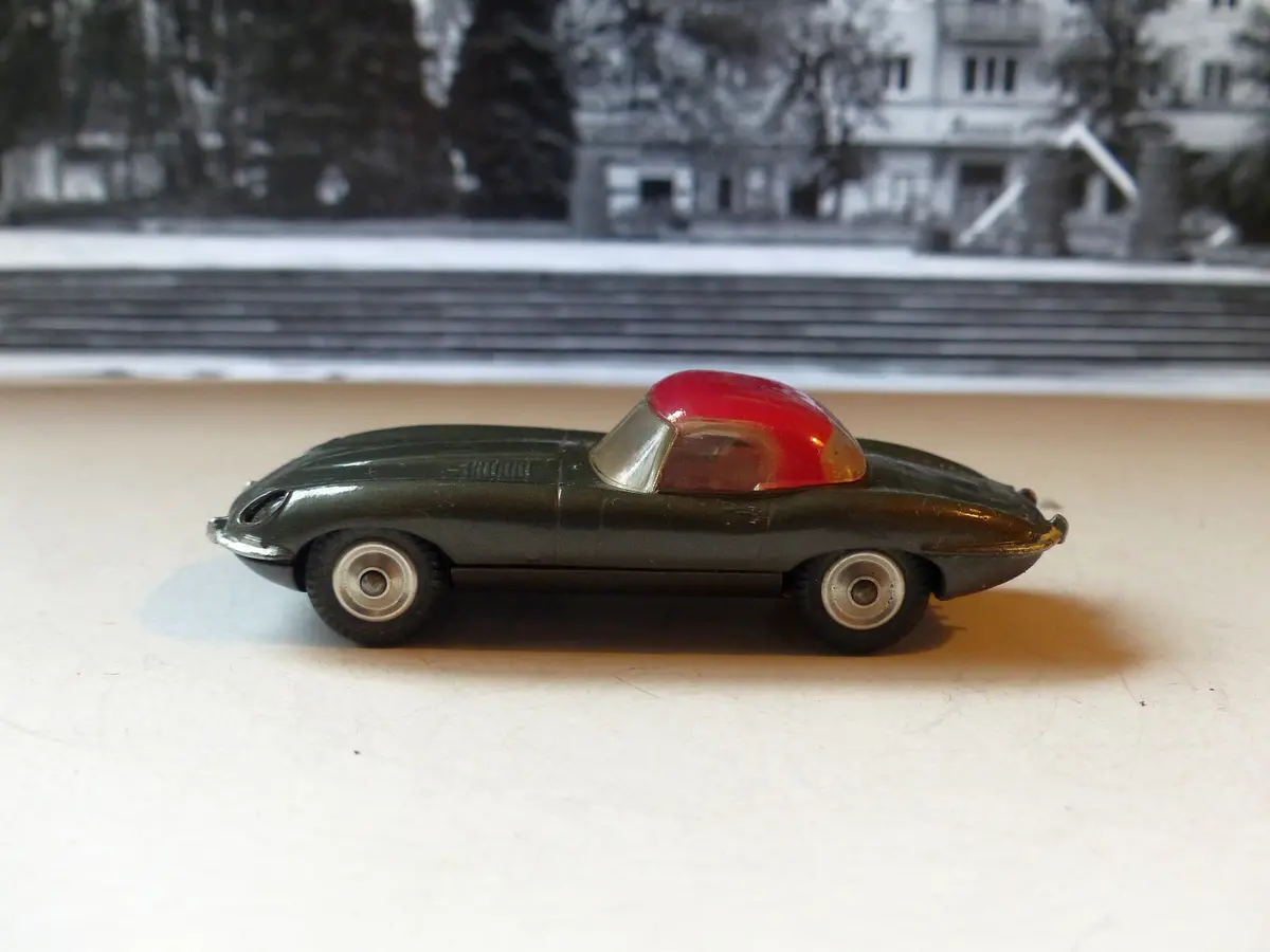 307 Jaguar E Type In Dark Grey 1