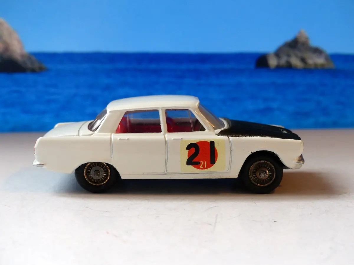 322 Rover 2000 International Rally Edition (Copy) 1