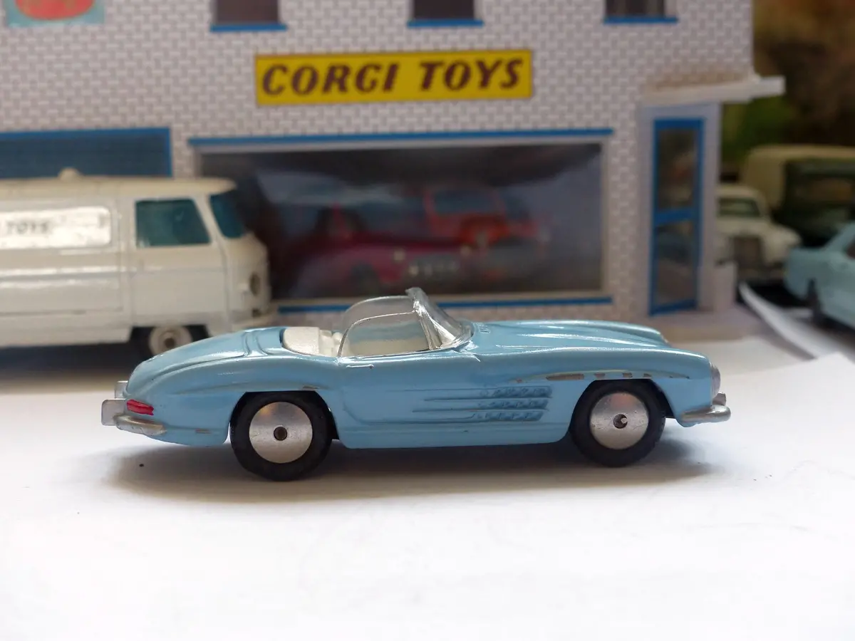 303 Mercedes-Benz 300Sl Roadster In Blue With White Interior 1