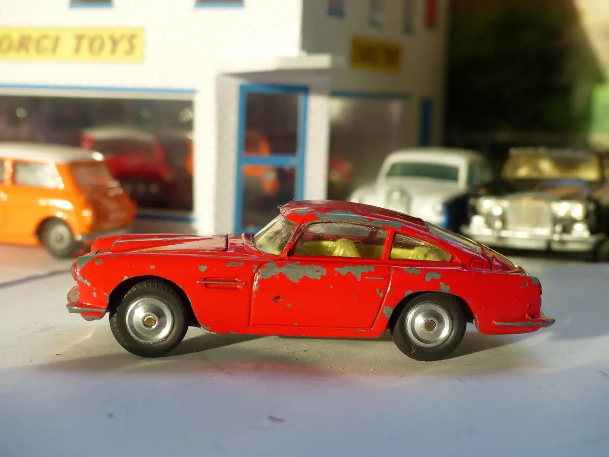 218 Aston Martin Db4 Red *Rare With Fixed Shaped Wheels* 1