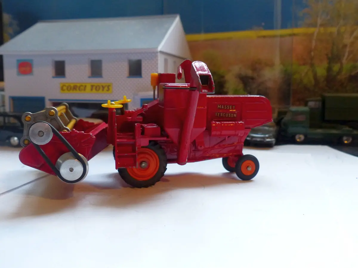 1111 Massey Ferguson 380 Combine Harvester *With Orange Wheels* 1