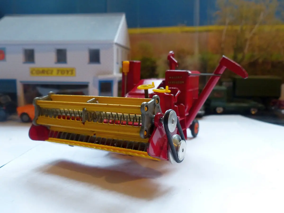 1111 Massey Ferguson 380 Combine Harvester *With Orange Wheels* 2