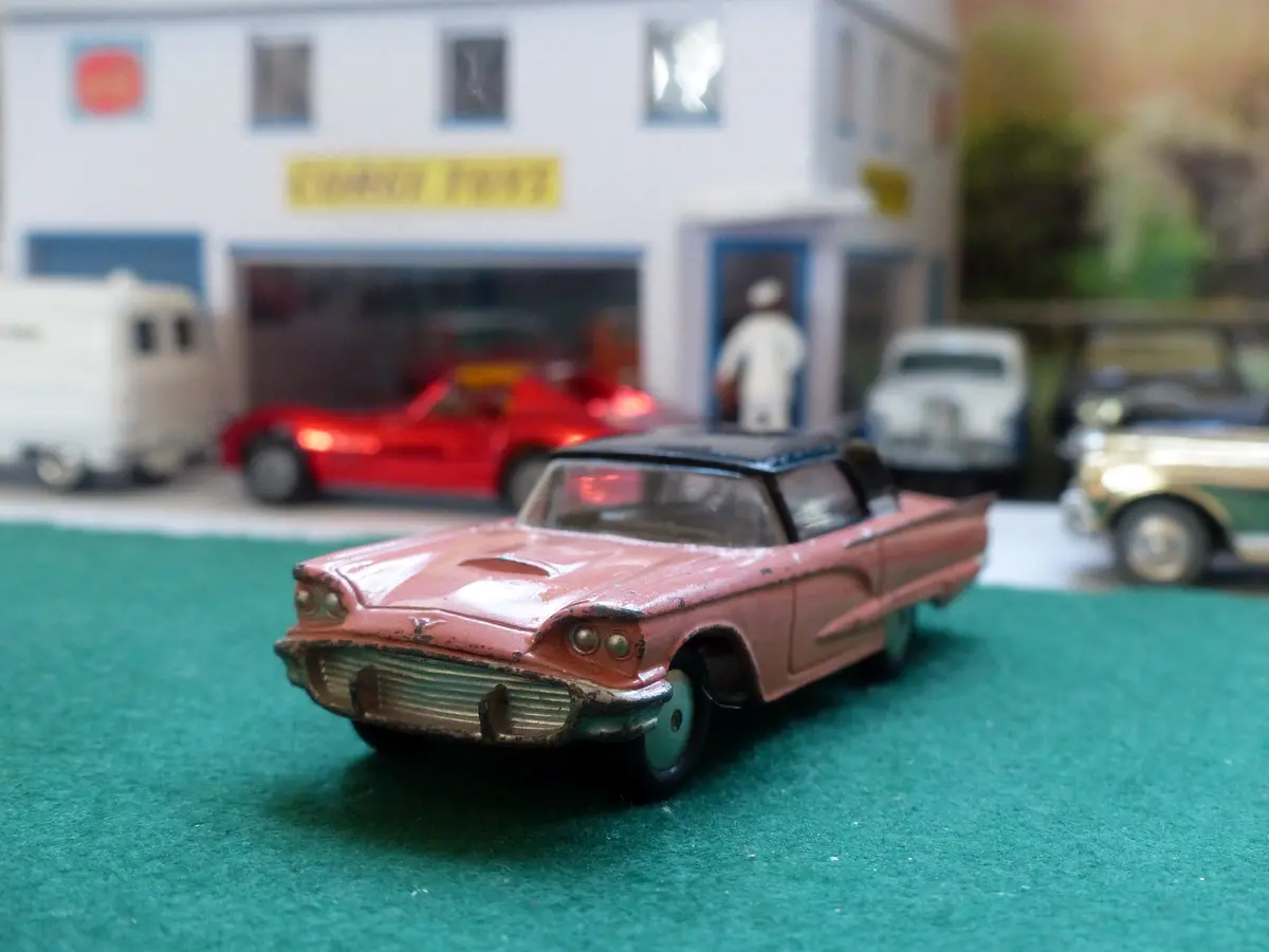 214M Ford Thunderbird 2