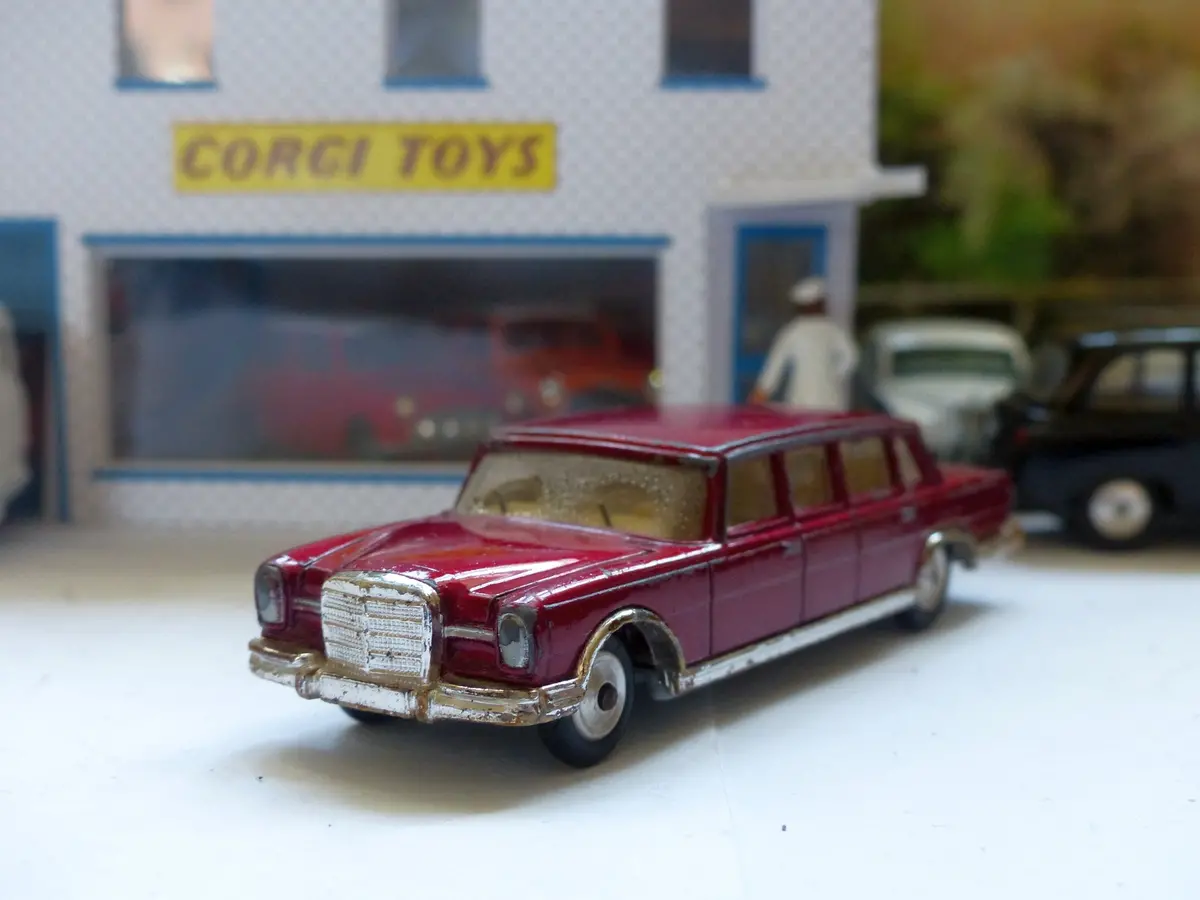 247 Mercedes-Benz 600 Pullman 2