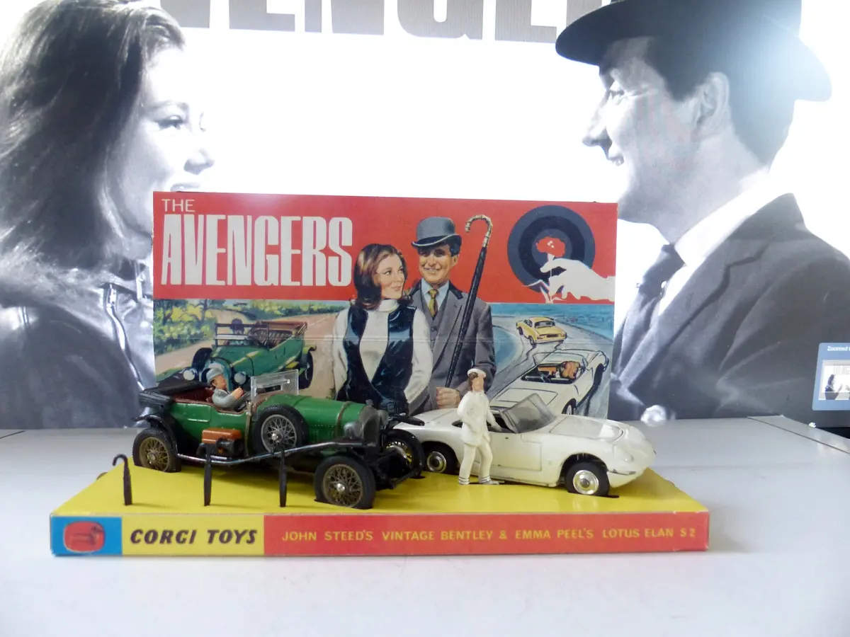 Gift Set 40 The Avengers *With Rare Bentley* 1