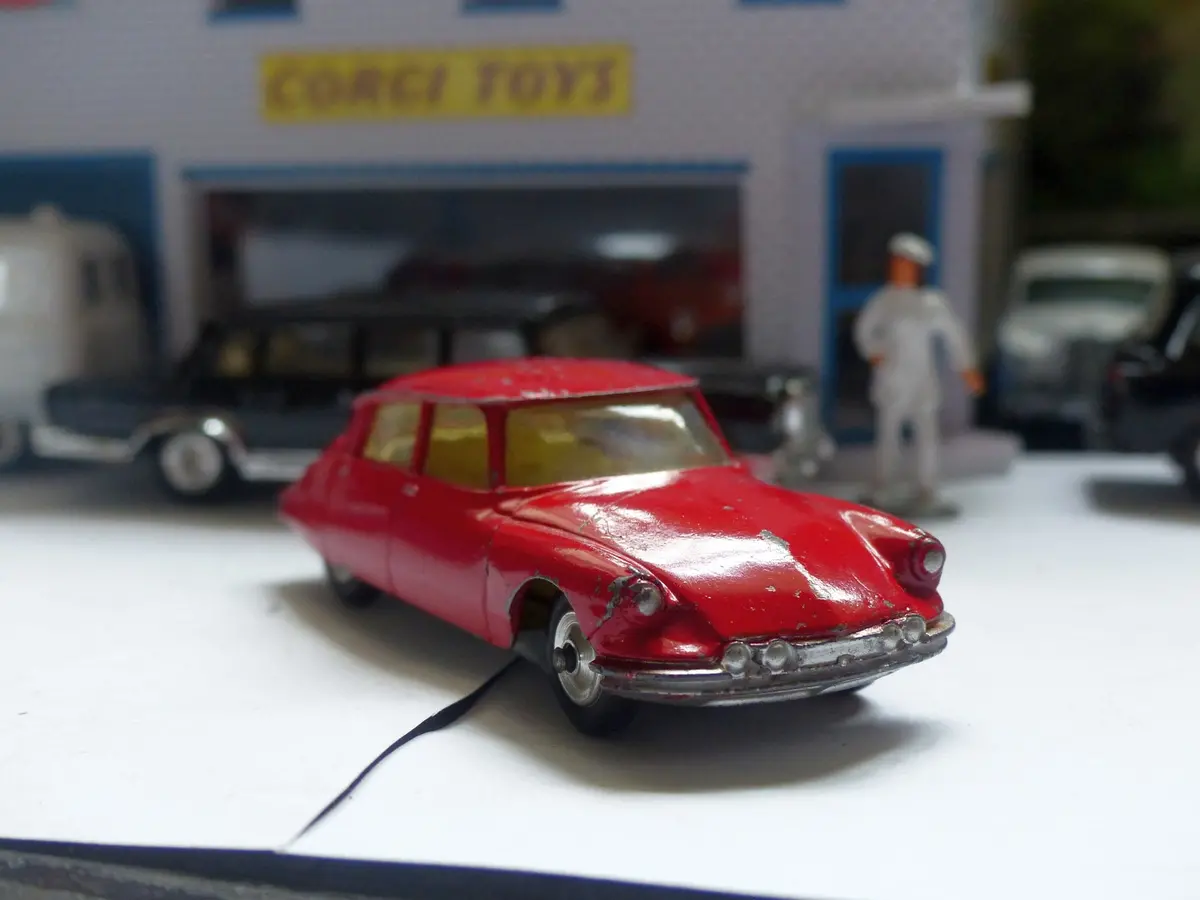 210S Citroen Ds19 With Cast Fog Lamps (4) 2