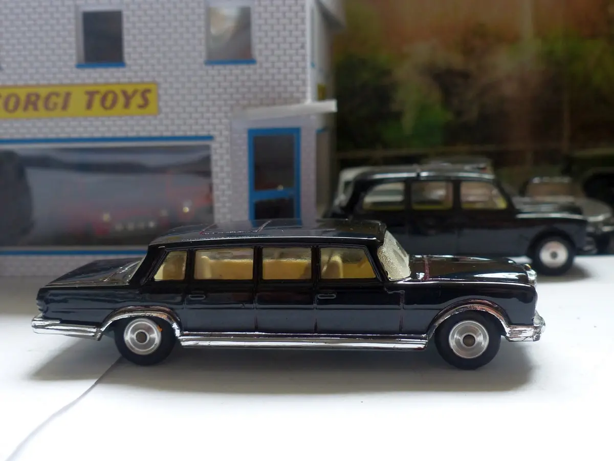 247 Mercedes-Benz 600 Pullman In Black (Rebuilt) 1