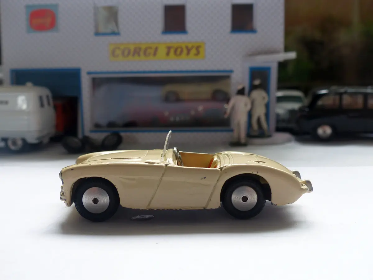 300 Austin Healey In Cream 1